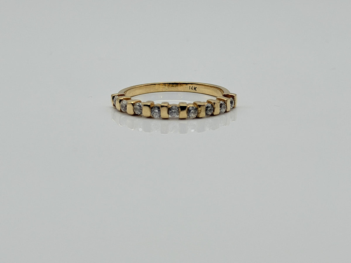Vintage 14K Yellow Gold Cubic Zirconia Band Ring. Promise Ring.
