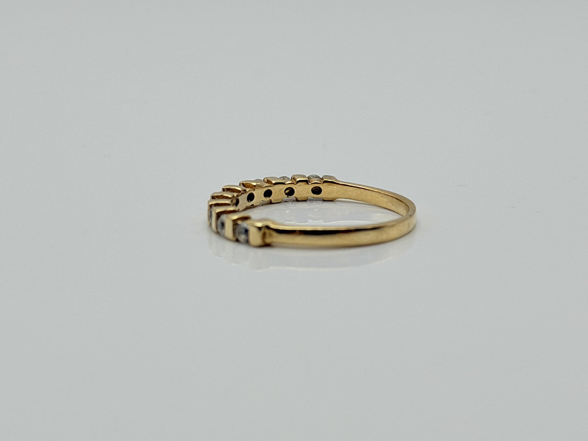Vintage 14K Yellow Gold Cubic Zirconia Band Ring. Promise Ring.