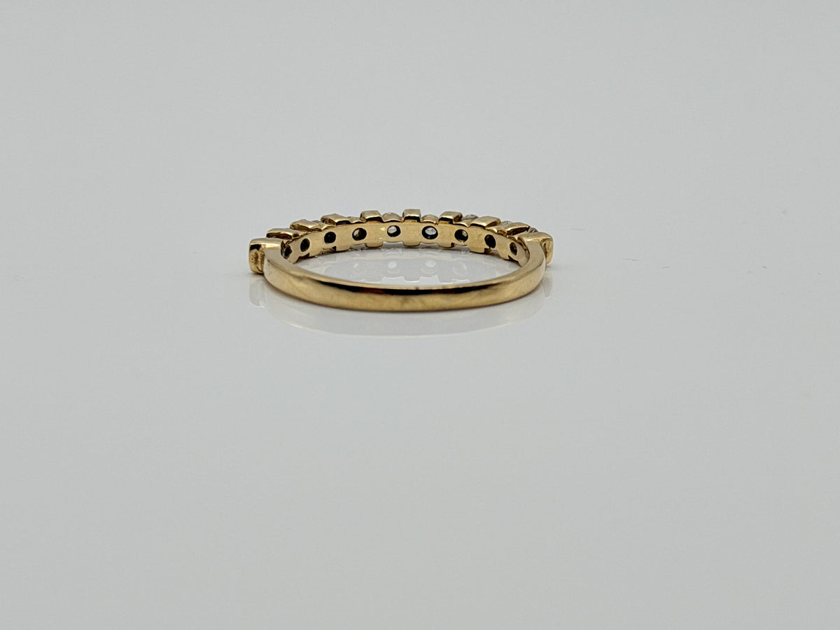 Vintage 14K Yellow Gold Cubic Zirconia Band Ring. Promise Ring.