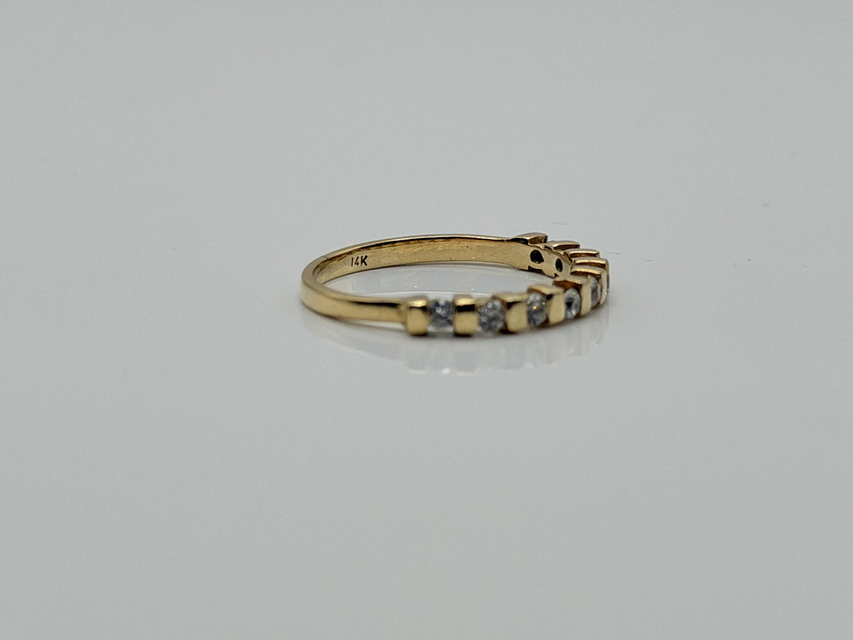 Vintage 14K Yellow Gold Cubic Zirconia Band Ring. Promise Ring.