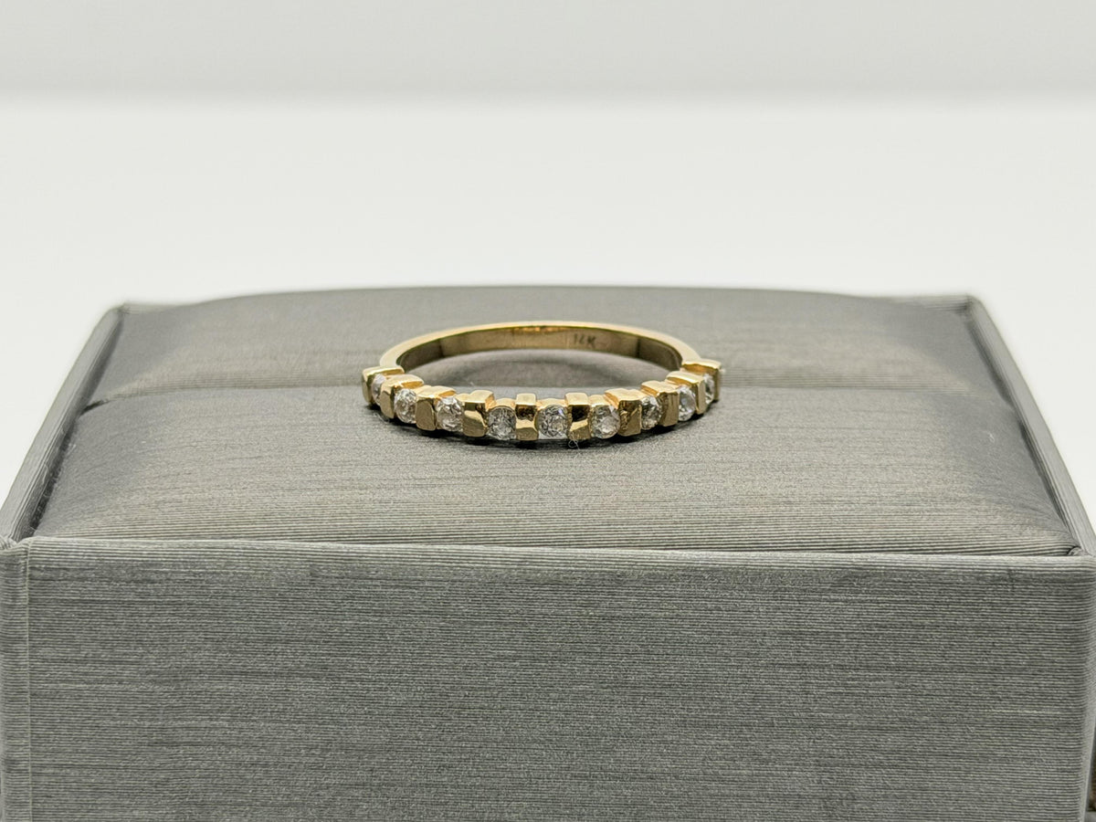 Vintage 14K Yellow Gold Cubic Zirconia Band Ring. Promise Ring.