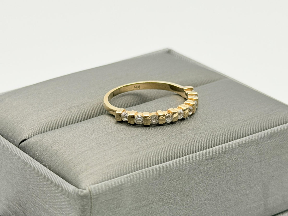Vintage 14K Yellow Gold Cubic Zirconia Band Ring. Promise Ring.