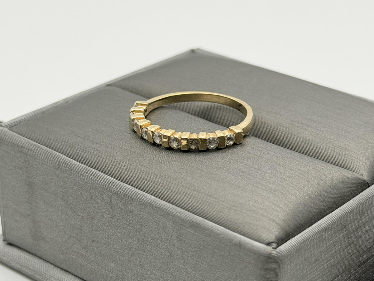 Vintage 14K Yellow Gold Cubic Zirconia Band Ring. Promise Ring.