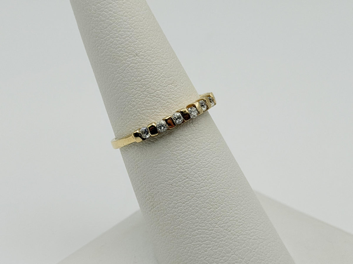 Vintage 14K Yellow Gold Cubic Zirconia Band Ring. Promise Ring.