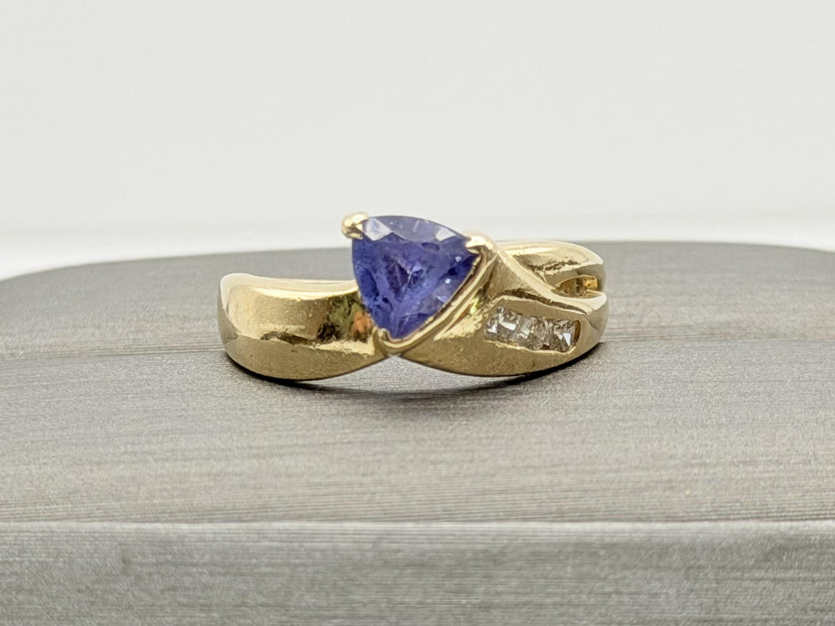 Vintage Tanzanite & Diamond  14k Yellow Gold Ring Promise Ring