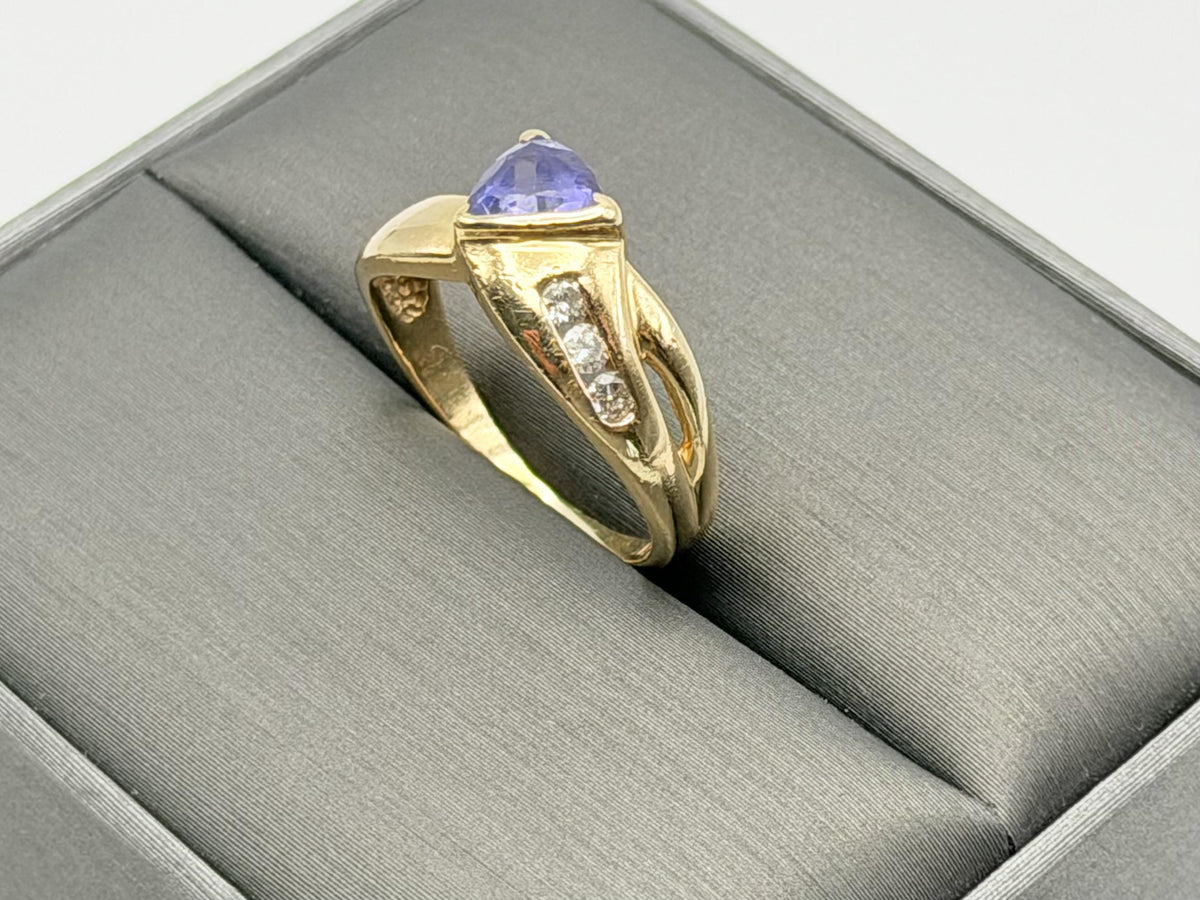 Vintage Tanzanite & Diamond  14k Yellow Gold Ring Promise Ring