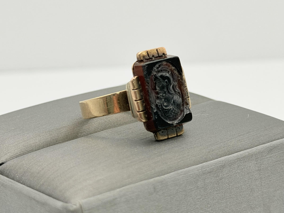 Vintage 10K Yellow Gold Garnet Intaglio Cameo Ring Carved Profile Ring