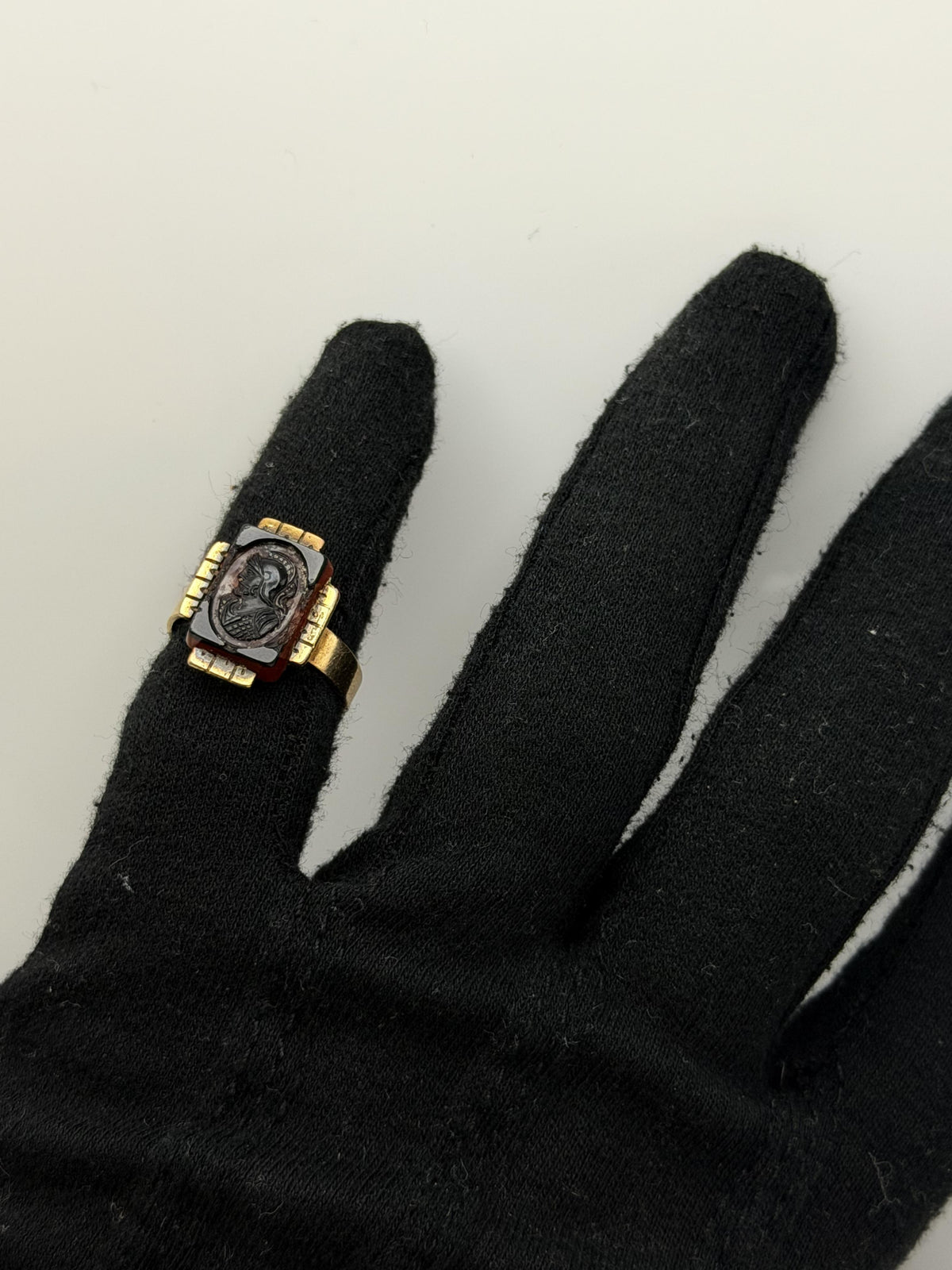 Vintage 10K Yellow Gold Garnet Intaglio Cameo Ring Carved Profile Ring