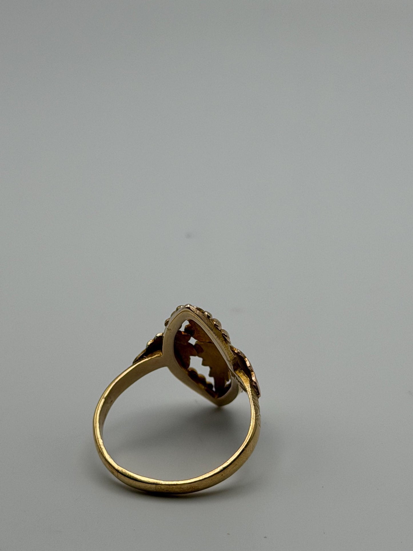 Vintage 10k Black Hills Gold Leaf Multi-Tone Gold Signet Statement Ring