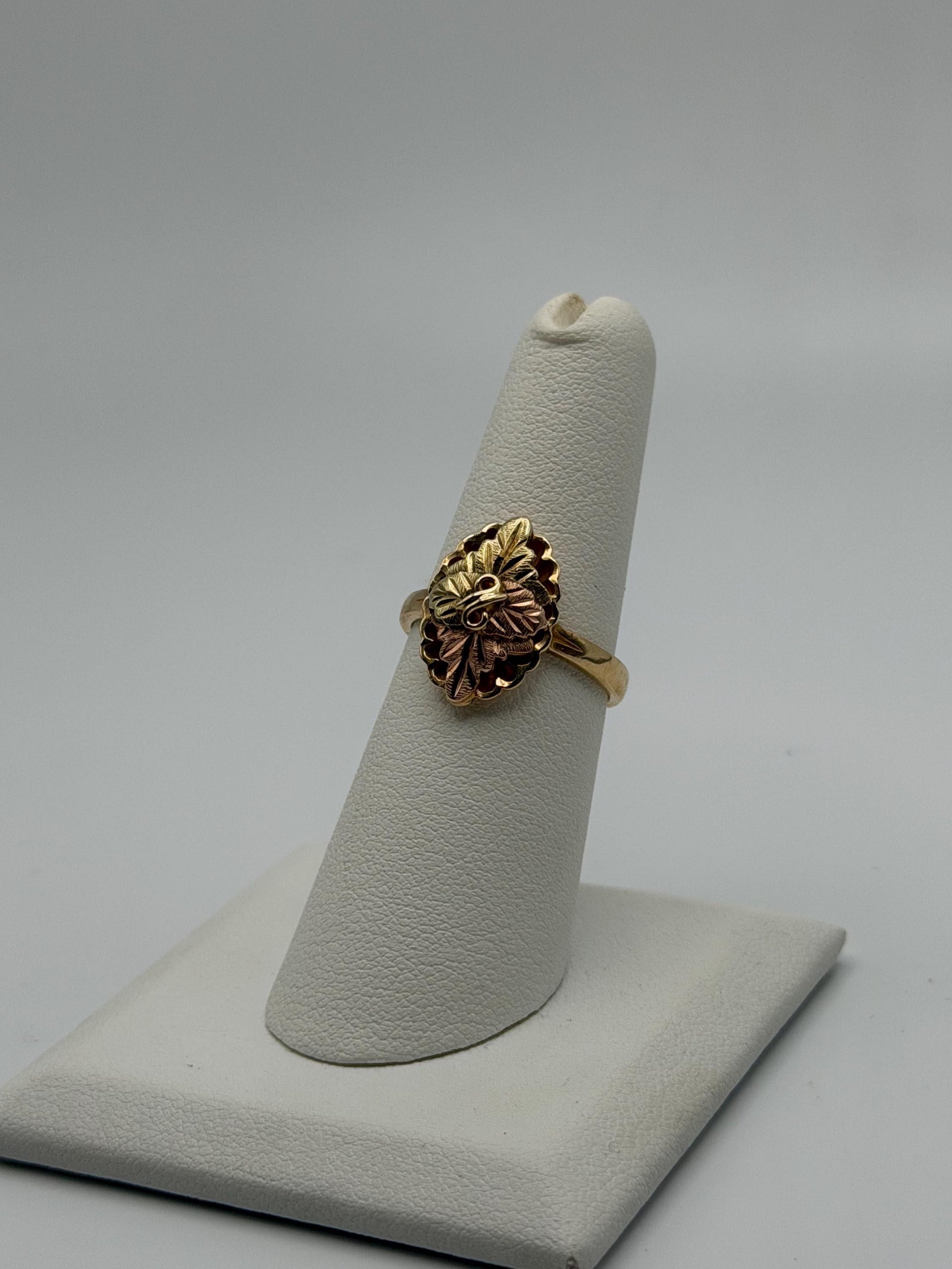 Vintage 10k Black Hills Gold Leaf Vine Shield Shape Multi-Tone Gold Signet