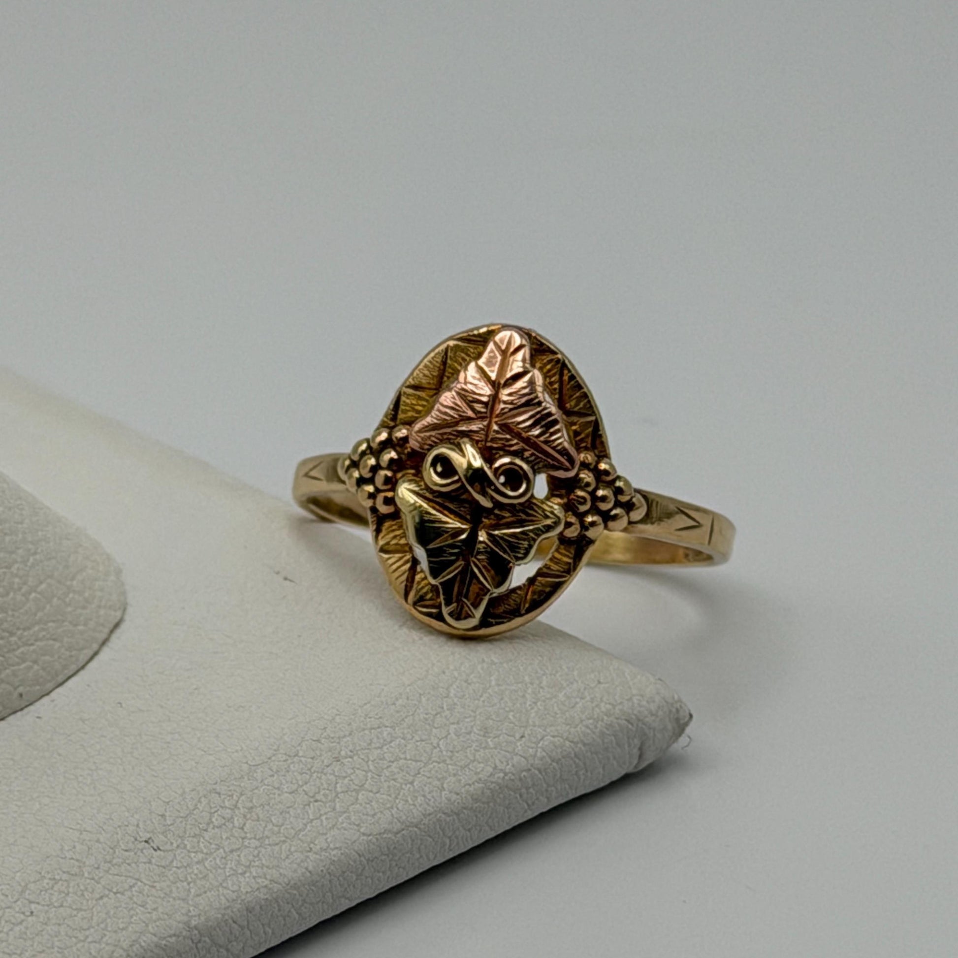 Vintage 10k Black Hills Gold Leaf and Vine Multi-Tone Gold Signet Statement Ring