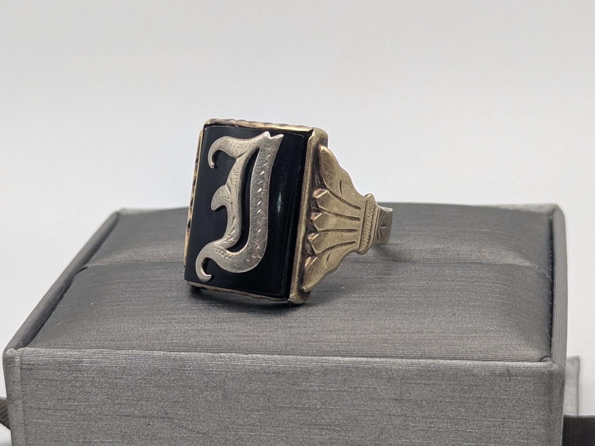Vintage 14k White Gold Monogram Letter J or E Black Onyx Ring Statement Ring