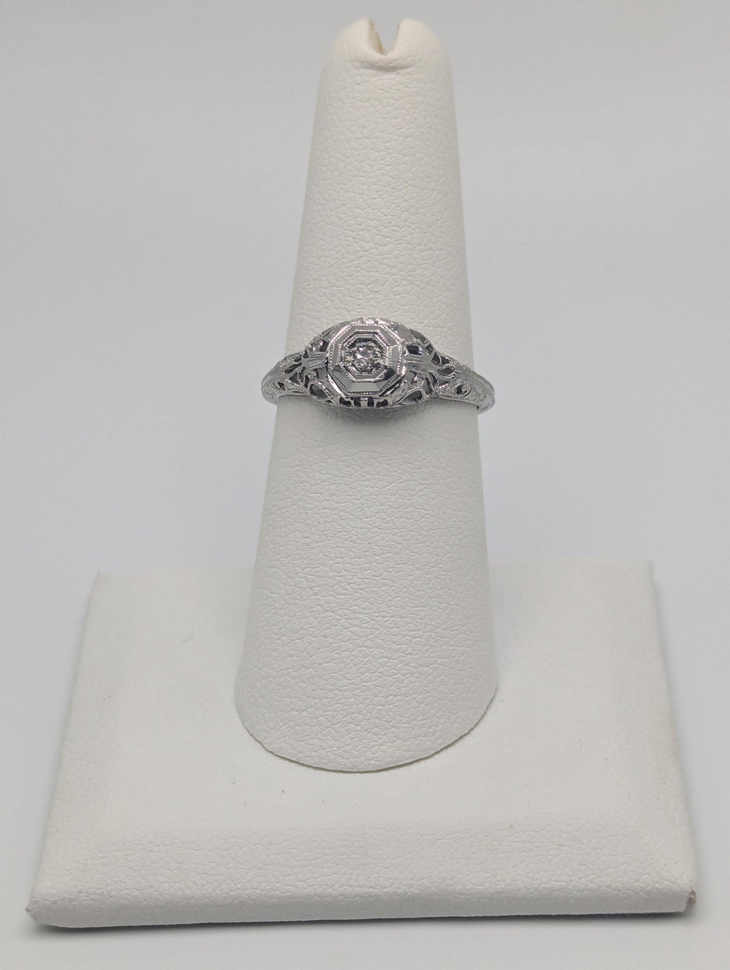 Vintage Art Deco 18K White Gold Filigree Diamond Wedding Engagement Ring
