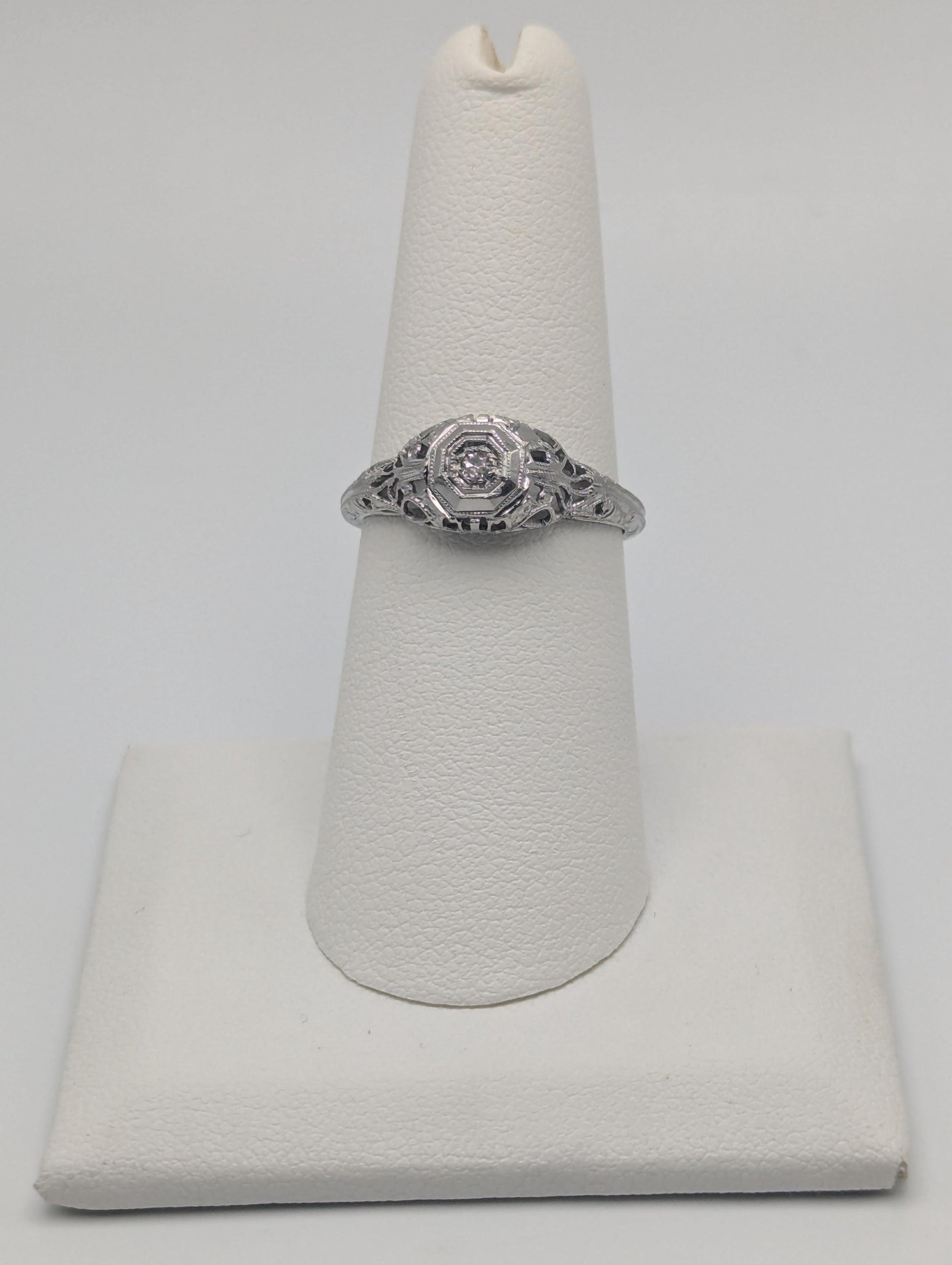 Vintage Art Deco 18K White Gold Filigree Diamond Wedding Engagement Ring