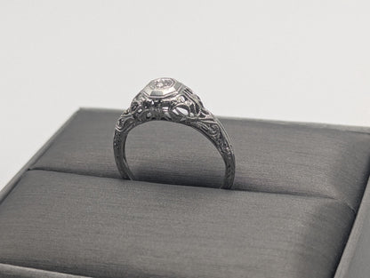 Vintage Art Deco 18K White Gold Filigree Diamond Wedding Engagement Ring