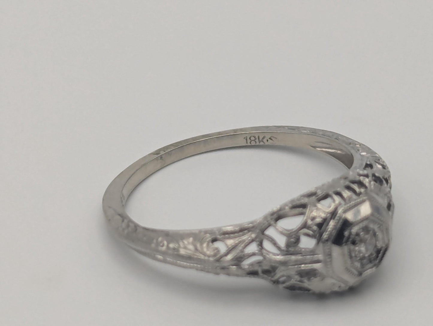 Vintage Art Deco 18K White Gold Filigree Diamond Wedding Engagement Ring