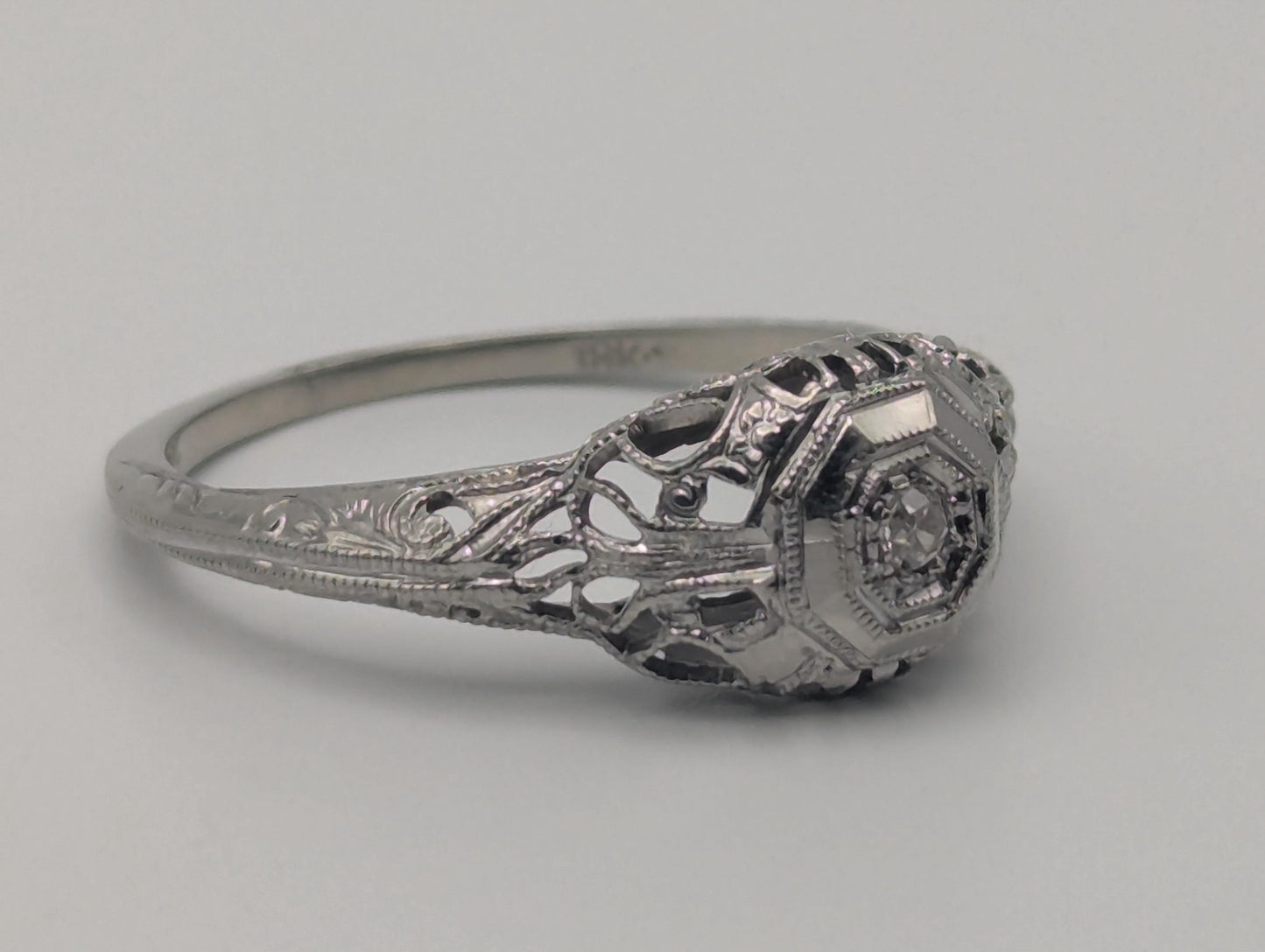 Vintage Art Deco 18K White Gold Filigree Diamond Wedding Engagement Ring