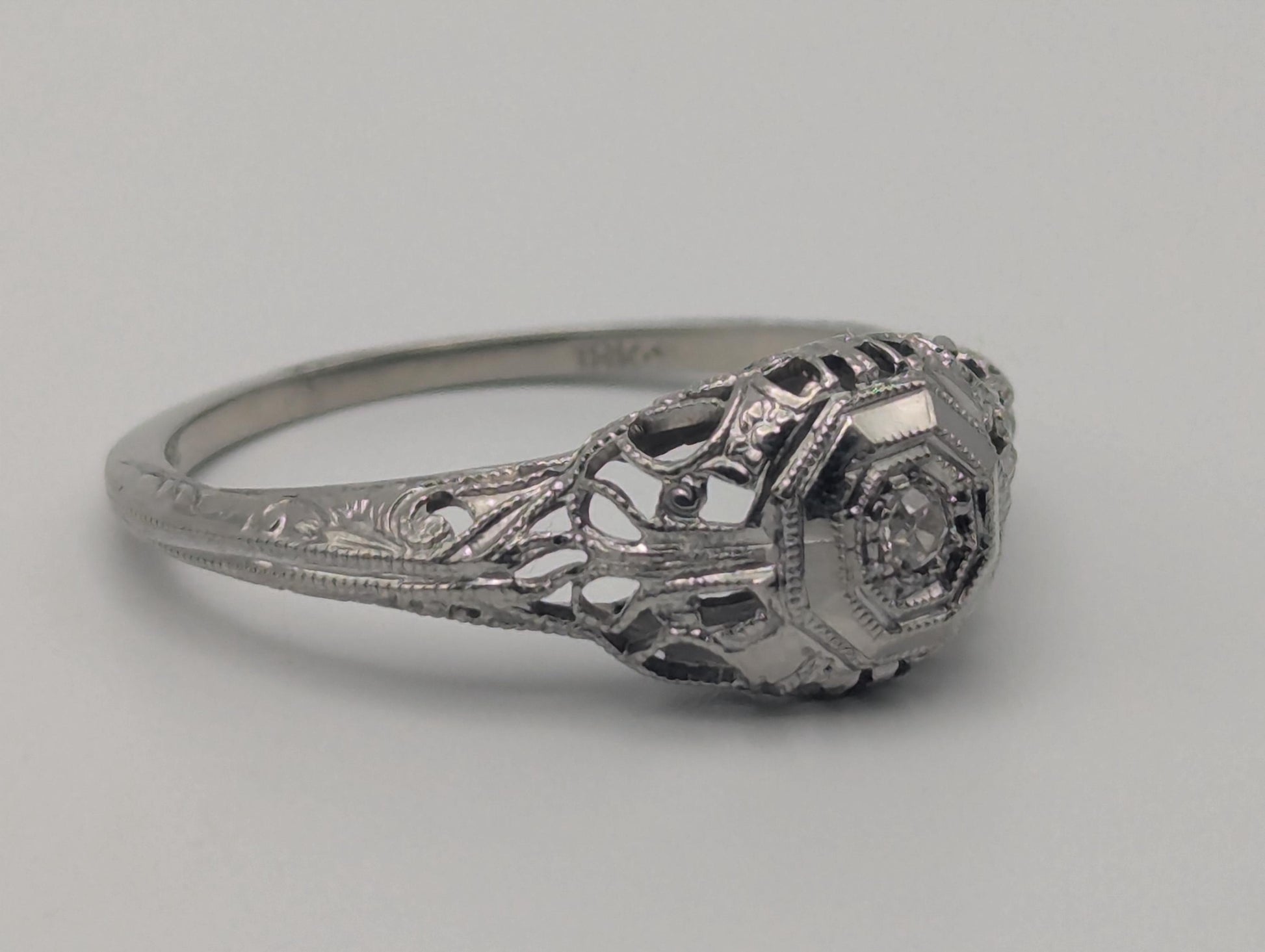 Vintage Art Deco 18K White Gold Filigree Diamond Wedding Engagement Ring
