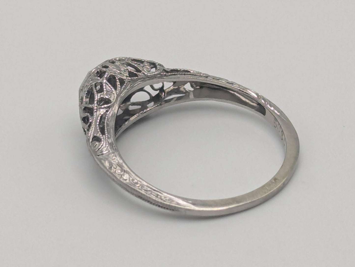 Vintage Art Deco 18K White Gold Filigree Diamond Wedding Engagement Ring