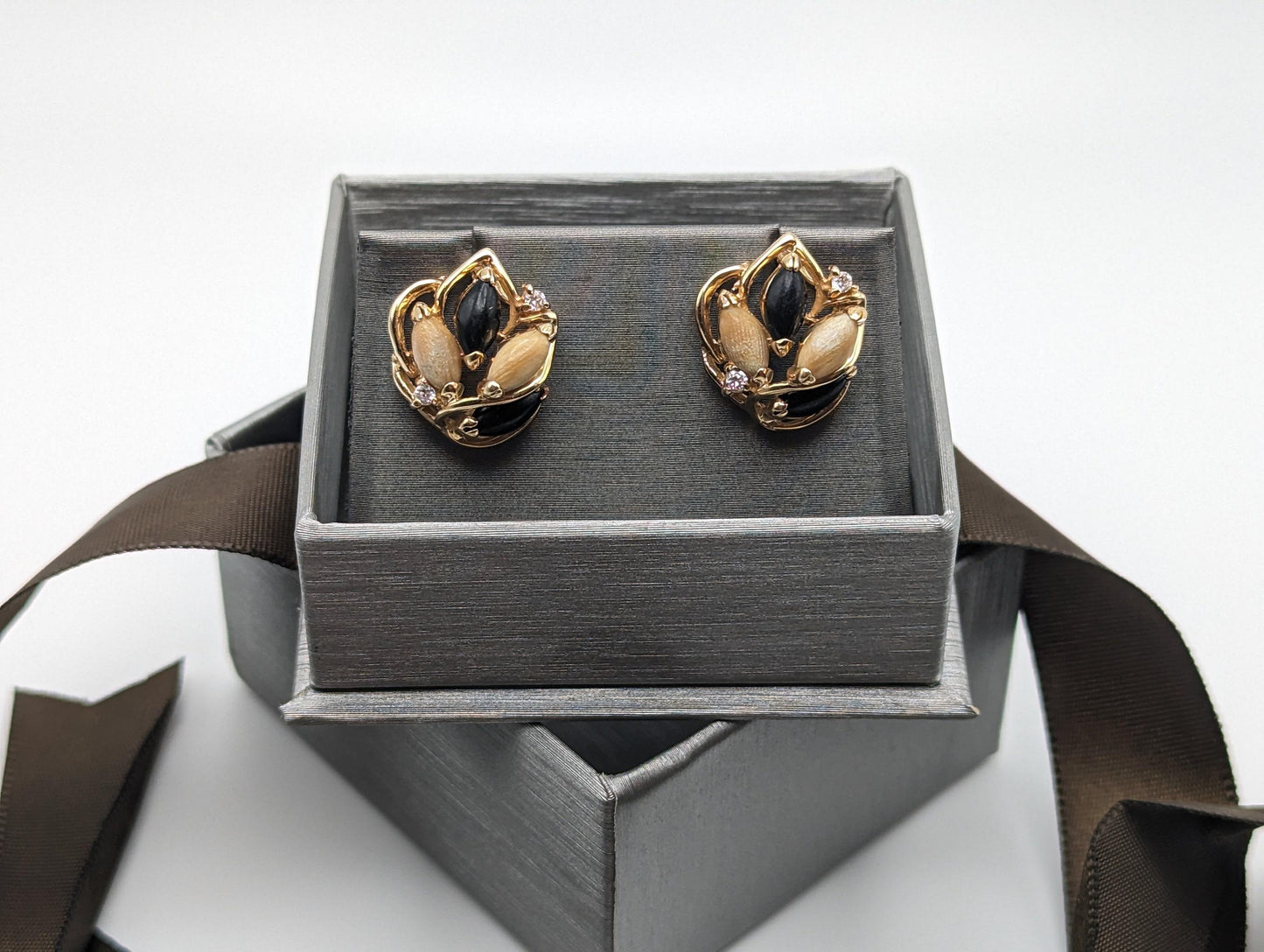 Vintage Unique 14k Yellow Gold Black Onyx Wood Jasper Wheat Earrings