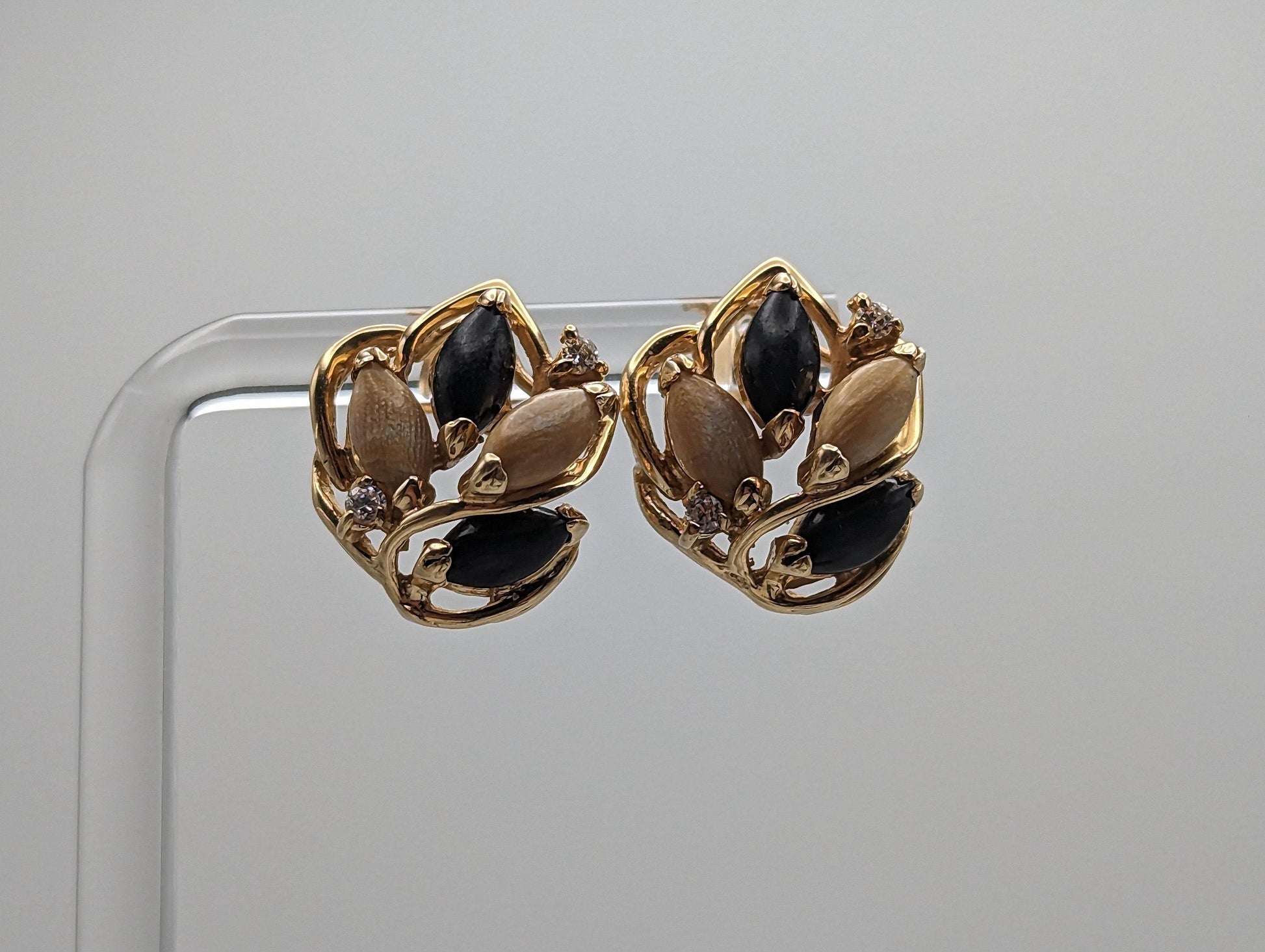 Vintage Unique 14k Yellow Gold Black Onyx Wood Jasper Wheat Earrings