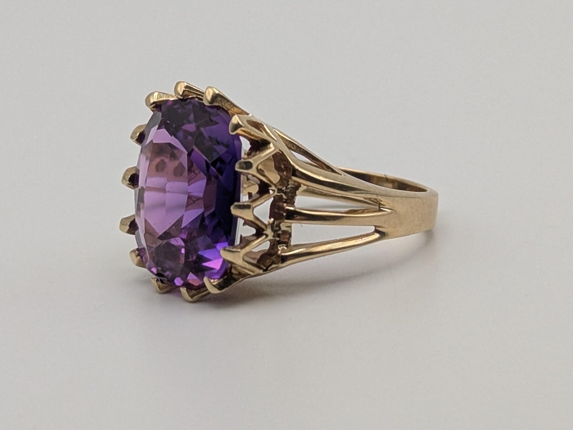 Wow! 10k Yellow Gold Purple Sapphire Ring Vintage Promise Wedding Cocktail Band