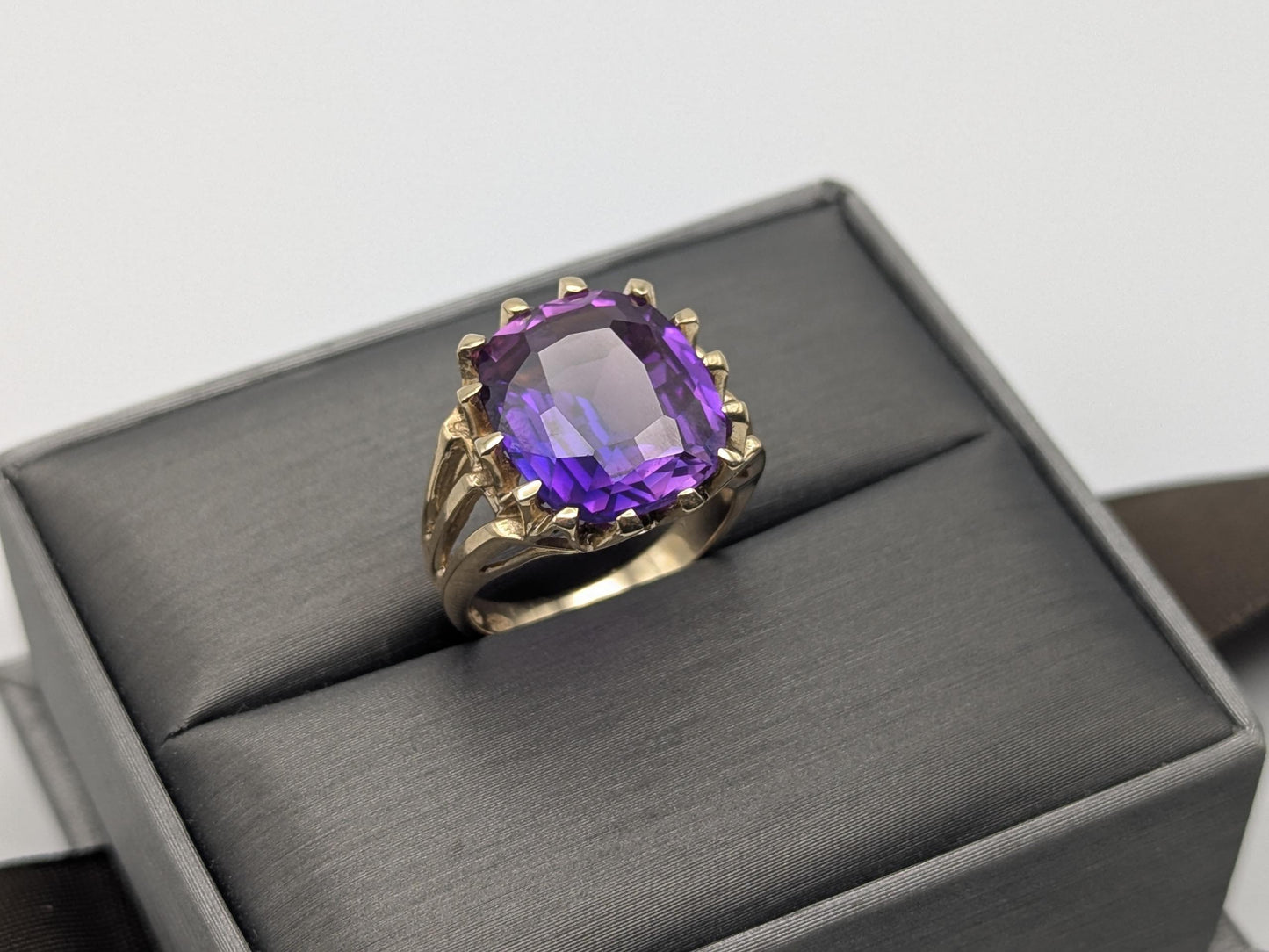 Wow! 10k Yellow Gold Purple Sapphire Ring Vintage Promise Wedding Cocktail Band