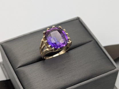 Wow! 10k Yellow Gold Purple Sapphire Ring Vintage Promise Wedding Cocktail Band