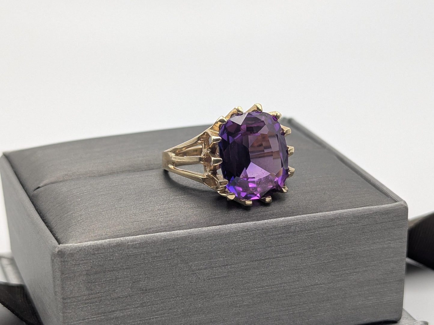 Wow! 10k Yellow Gold Purple Sapphire Ring Vintage Promise Wedding Cocktail Band