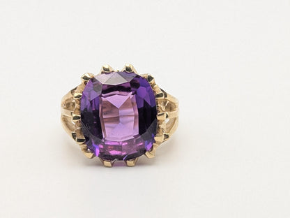 Wow! 10k Yellow Gold Purple Sapphire Ring Vintage Promise Wedding Cocktail Band