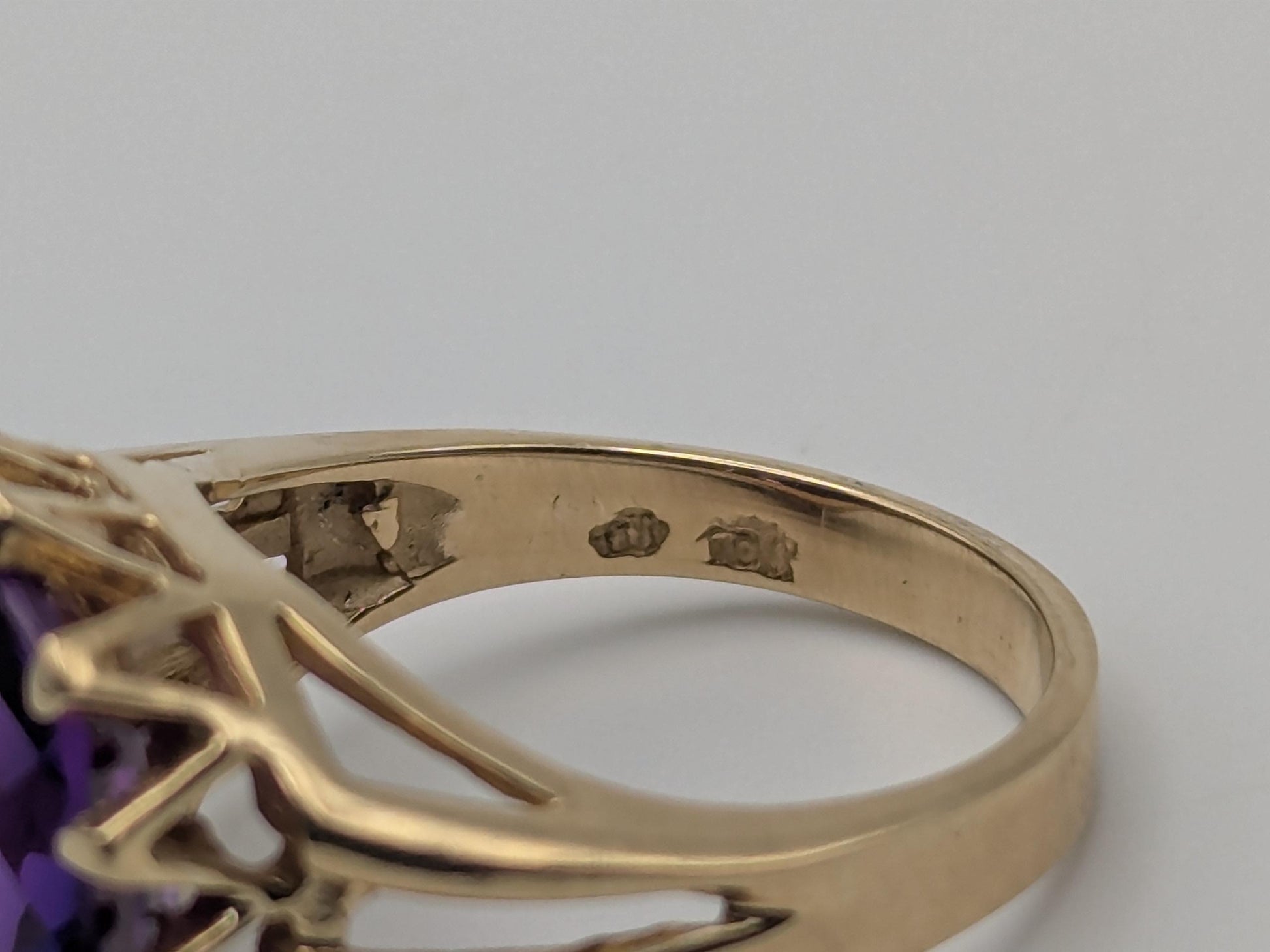 Wow! 10k Yellow Gold Purple Sapphire Ring Vintage Promise Wedding Cocktail Band
