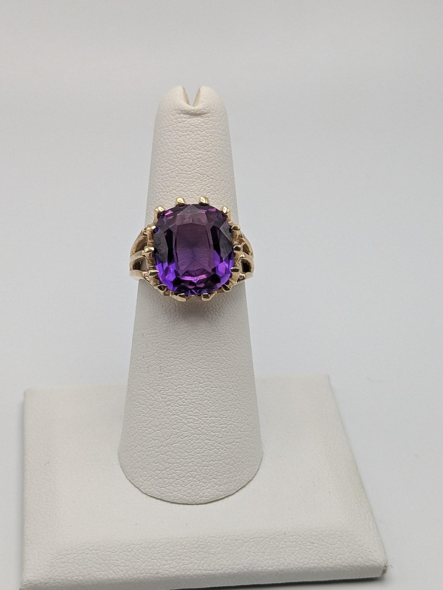 Wow! 10k Yellow Gold Purple Sapphire Ring Vintage Promise Wedding Cocktail Band