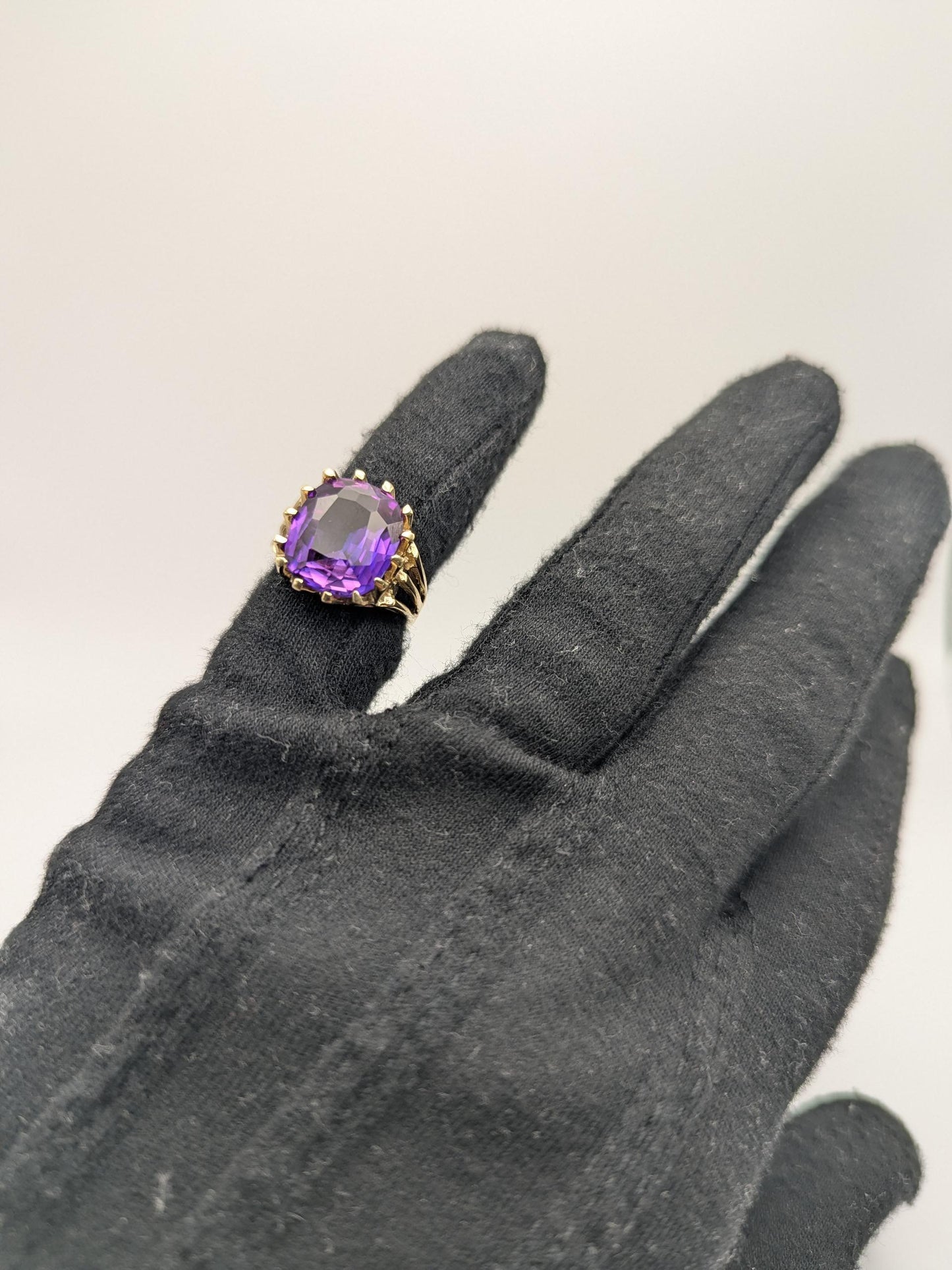 Wow! 10k Yellow Gold Purple Sapphire Ring Vintage Promise Wedding Cocktail Band