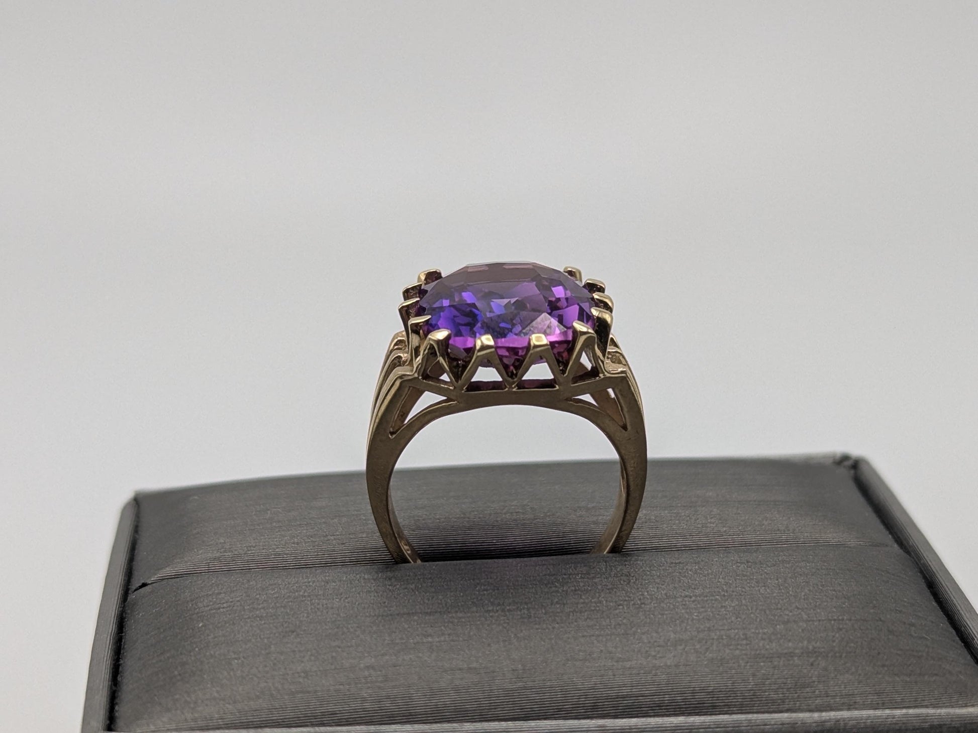 Wow! 10k Yellow Gold Purple Sapphire Ring Vintage Promise Wedding Cocktail Band