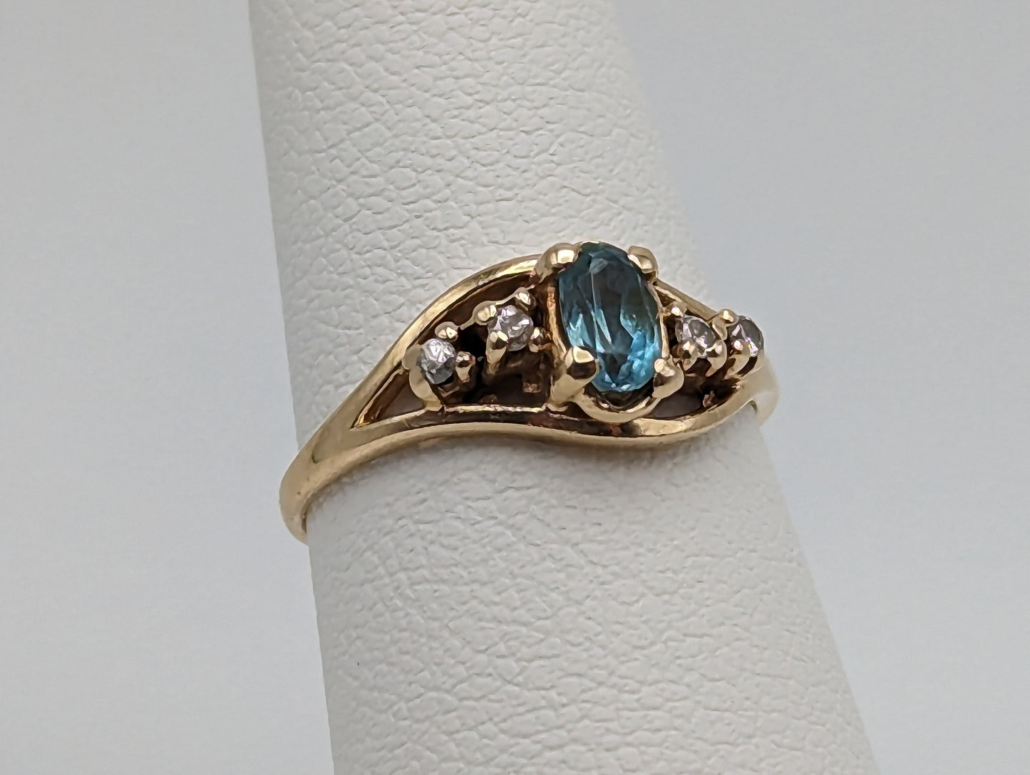 Vintage 14k Swiss Blue Topaz Diamond Ring. 14k Yellow Gold Womens Swiss Blue Topaz Diamond Ring. Engagement Band Topaz Promise Ring