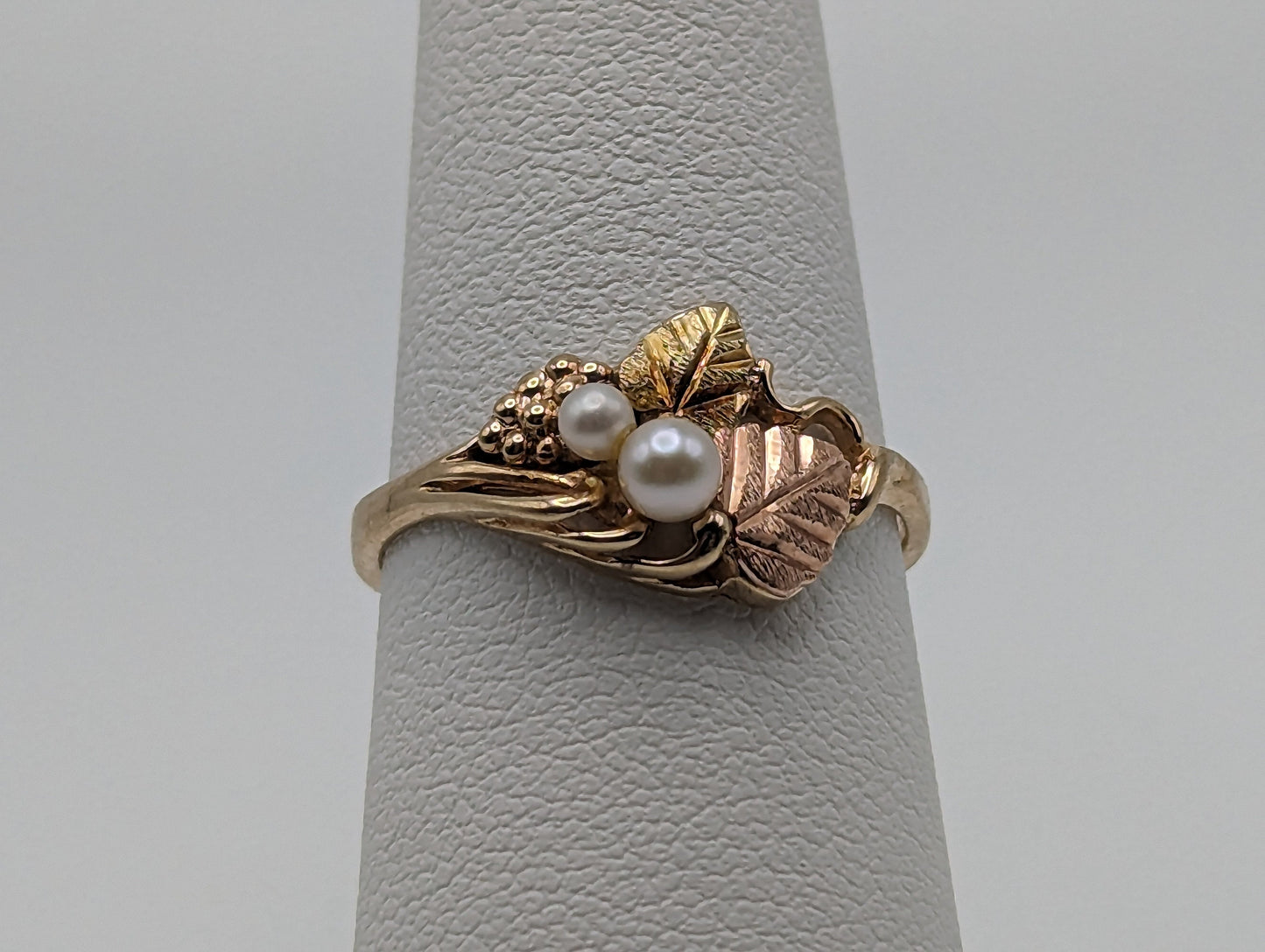 10k Landstroms Black Hills Gold Tri Colored 10k Leaf Pearl Vine Ring. Womens Blacks Hills Trio Gold Pearl Vine Ring. Pearl Vine Ring.