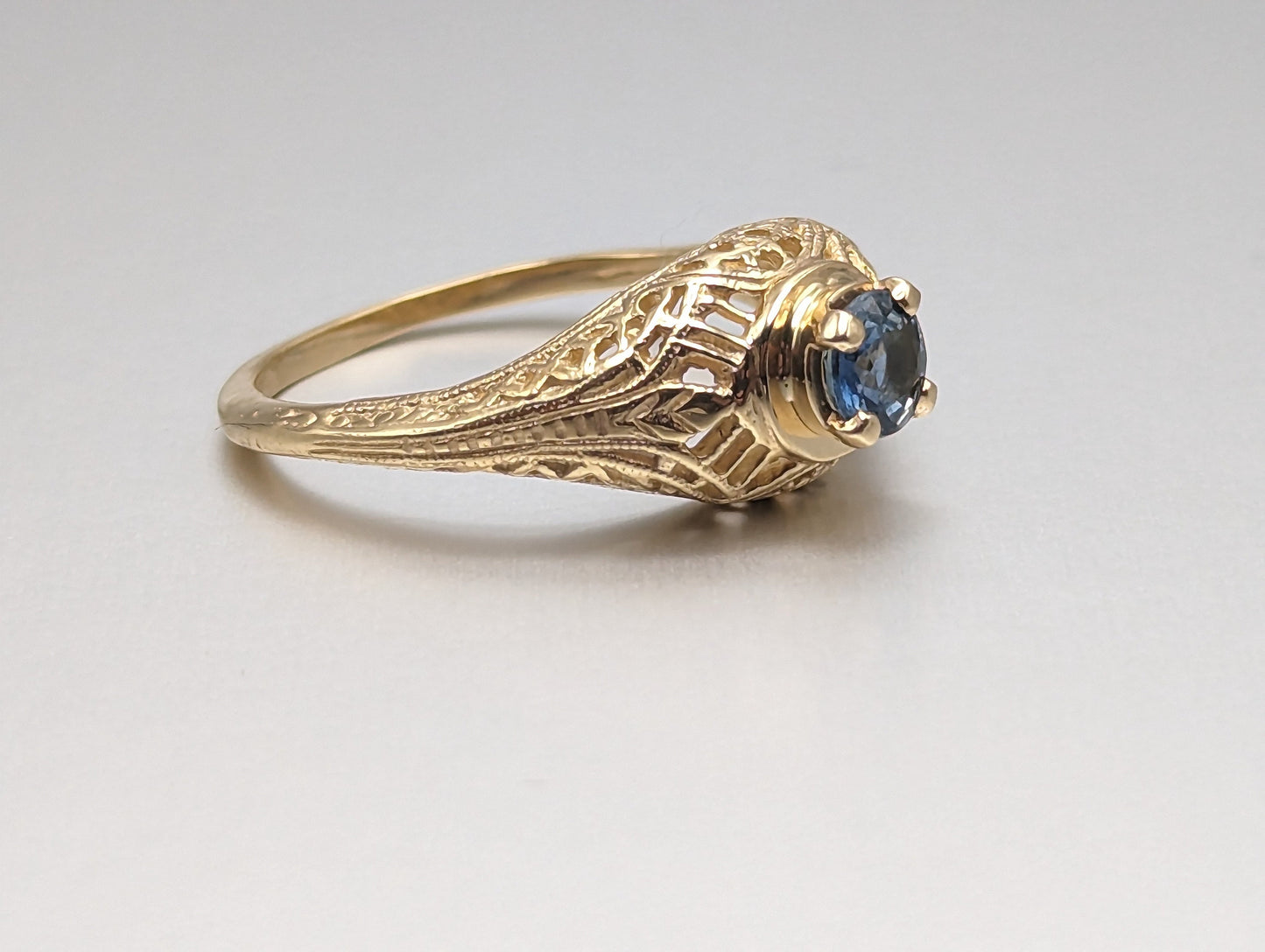 14k Yellow Gold Blue Sapphire Filigree Ring. 14k Sapphire Ring. 14k Solitaire Sapphire Yellow Gold Ring.