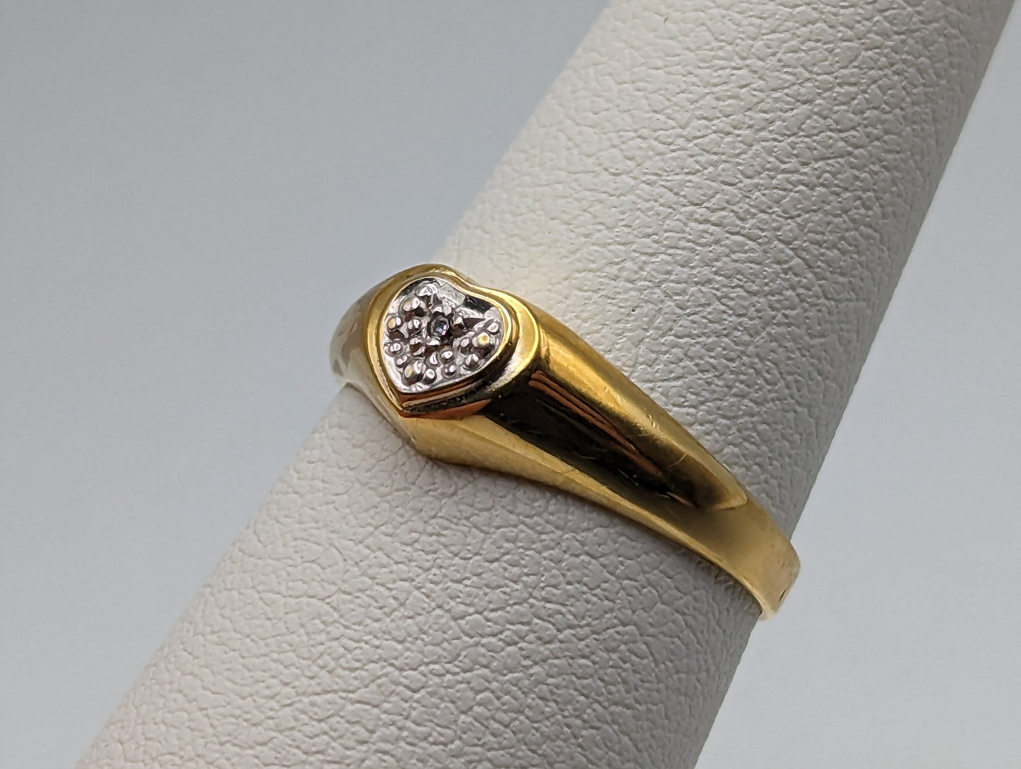 8k Gold Vintage Diamond Heart Ring. 8k Gold Diamond Heart Ring. 10k Heart Ring with Diamonds. 10k Heart Diamond Ring.