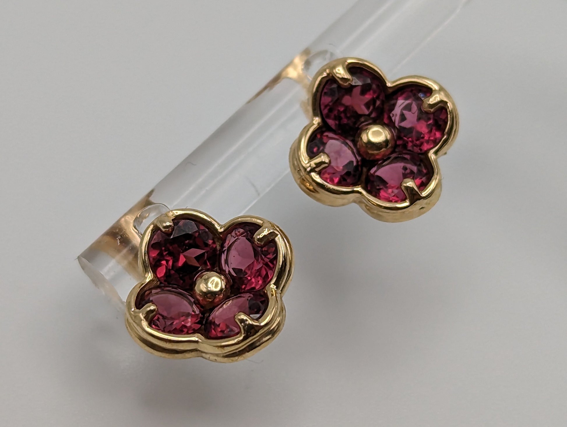 14k Yellow Gold Tourmaline Daisy Earrings. 14k Daisy Studs. 14k Yellow Gold Flower Earrings.