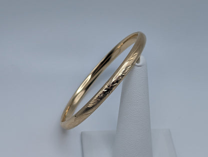 14K 8.5GR Yellow Gold 6mm Etched Floral Hinged Bangle Bracelet 9.5" 8.4g 14k Solid Gold Floral Bracelet.