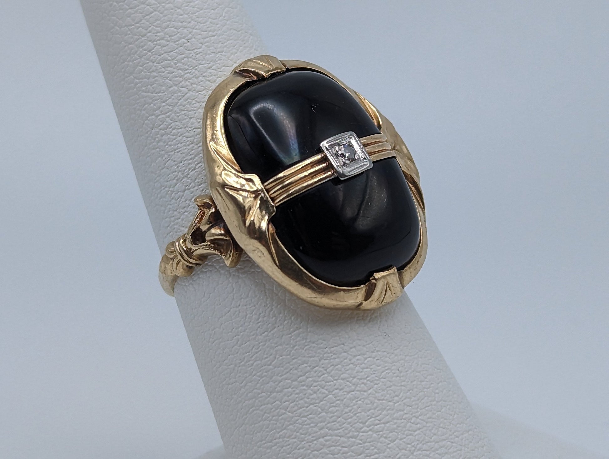 Vintage 5.5gr Gold 10k Cabichon Black Onyx Diamond Ring Black Onyx Diamond Ring. 10k Vintage Diamond Onyx Signet Ring