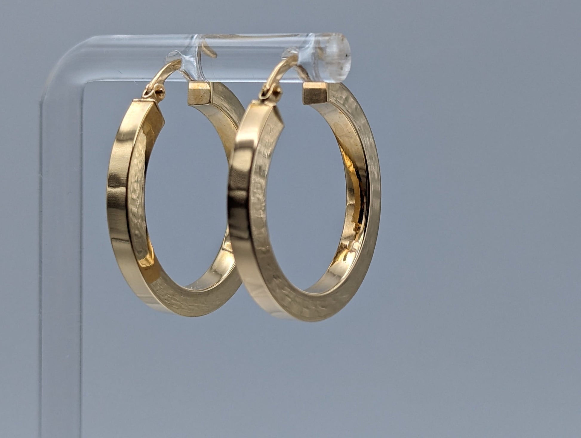 Large 18k Italy Milor Hoop Earrings. Italian Hoop Earrings. Gold Hoops. Made in Italy. 18k Classic Hoops. Twisted Gold Hoops.