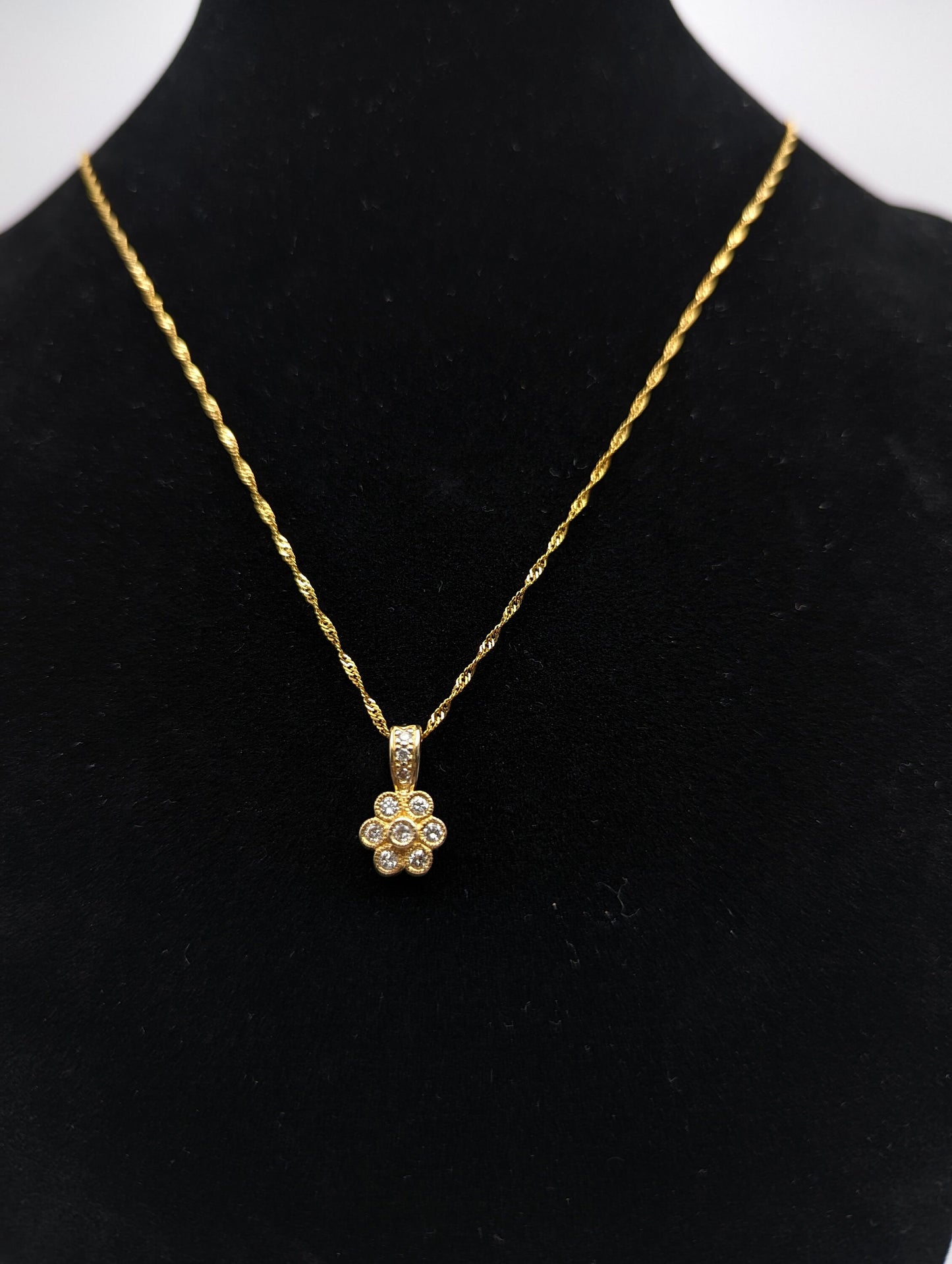 14k Flower .25ctw Diamond Pendant Necklace 18". 14k Yellow Gold Diamond Flower Chain. 14k Diamond Journey Flower Pendant.