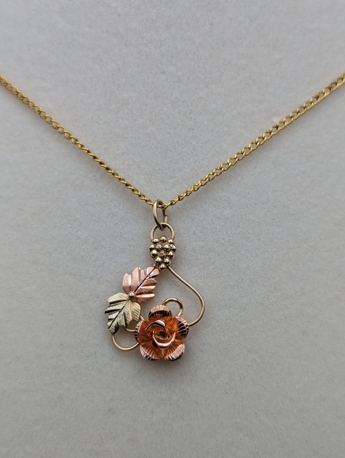 10k 12k Black Hills Rose Gold Leaf & Vine Pendant w Necklace 12K GF Chain. 10k Black Hills Gold Rose Vine Necklace Pendant