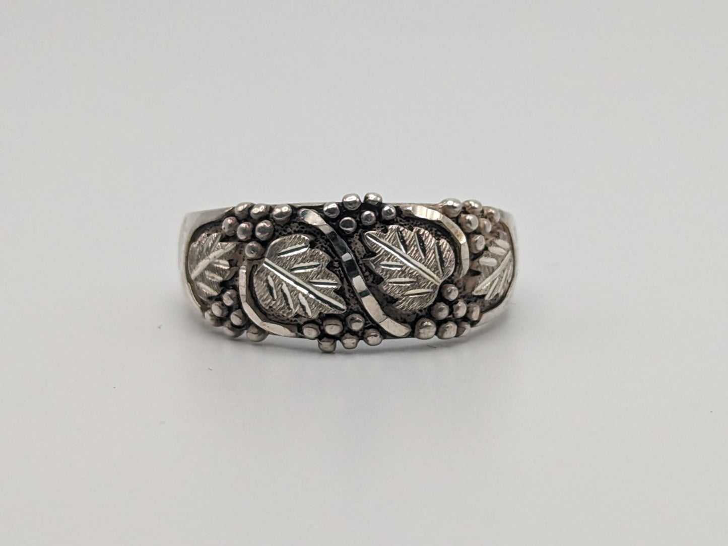 Sterling Silver Leaf Black Hills Ring.Black Hills Leaf Sz 13 Ring. Sterling Silver Antique Leaf Ring. Silver Vine Leaf Signet Ring.