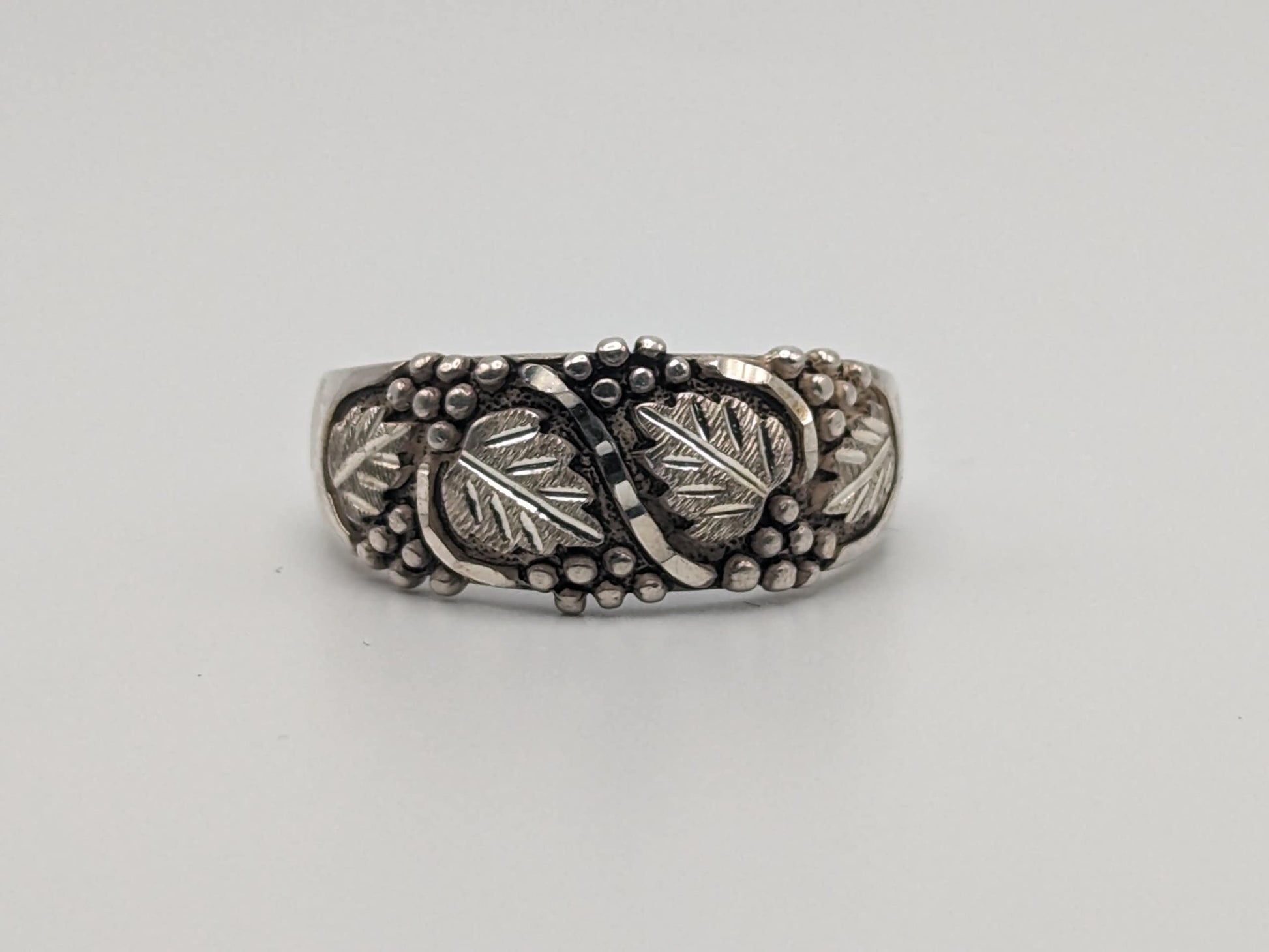 Sterling Silver Leaf Black Hills Ring.Black Hills Leaf Sz 13 Ring. Sterling Silver Antique Leaf Ring. Silver Vine Leaf Signet Ring.
