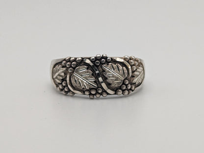 Sterling Silver Leaf Black Hills Ring.Black Hills Leaf Sz 13 Ring. Sterling Silver Antique Leaf Ring. Silver Vine Leaf Signet Ring.