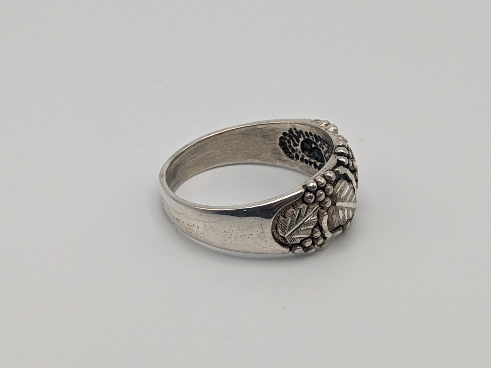 Sterling Silver Leaf Black Hills Ring.Black Hills Leaf Sz 13 Ring. Sterling Silver Antique Leaf Ring. Silver Vine Leaf Signet Ring.