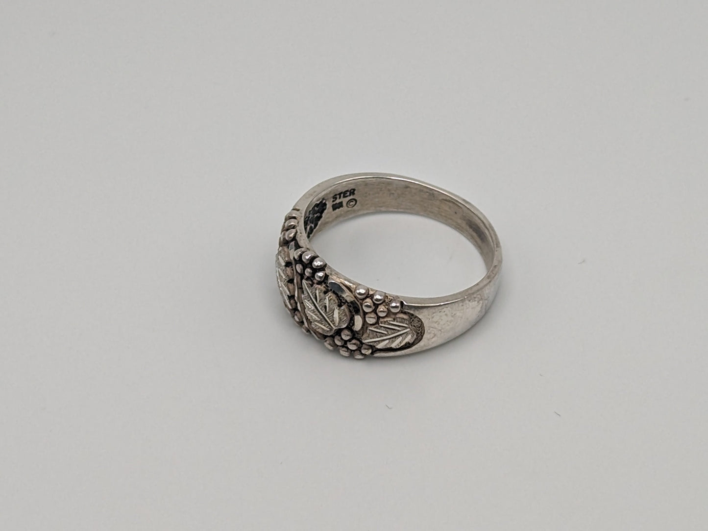 Sterling Silver Leaf Black Hills Ring.Black Hills Leaf Sz 13 Ring. Sterling Silver Antique Leaf Ring. Silver Vine Leaf Signet Ring.