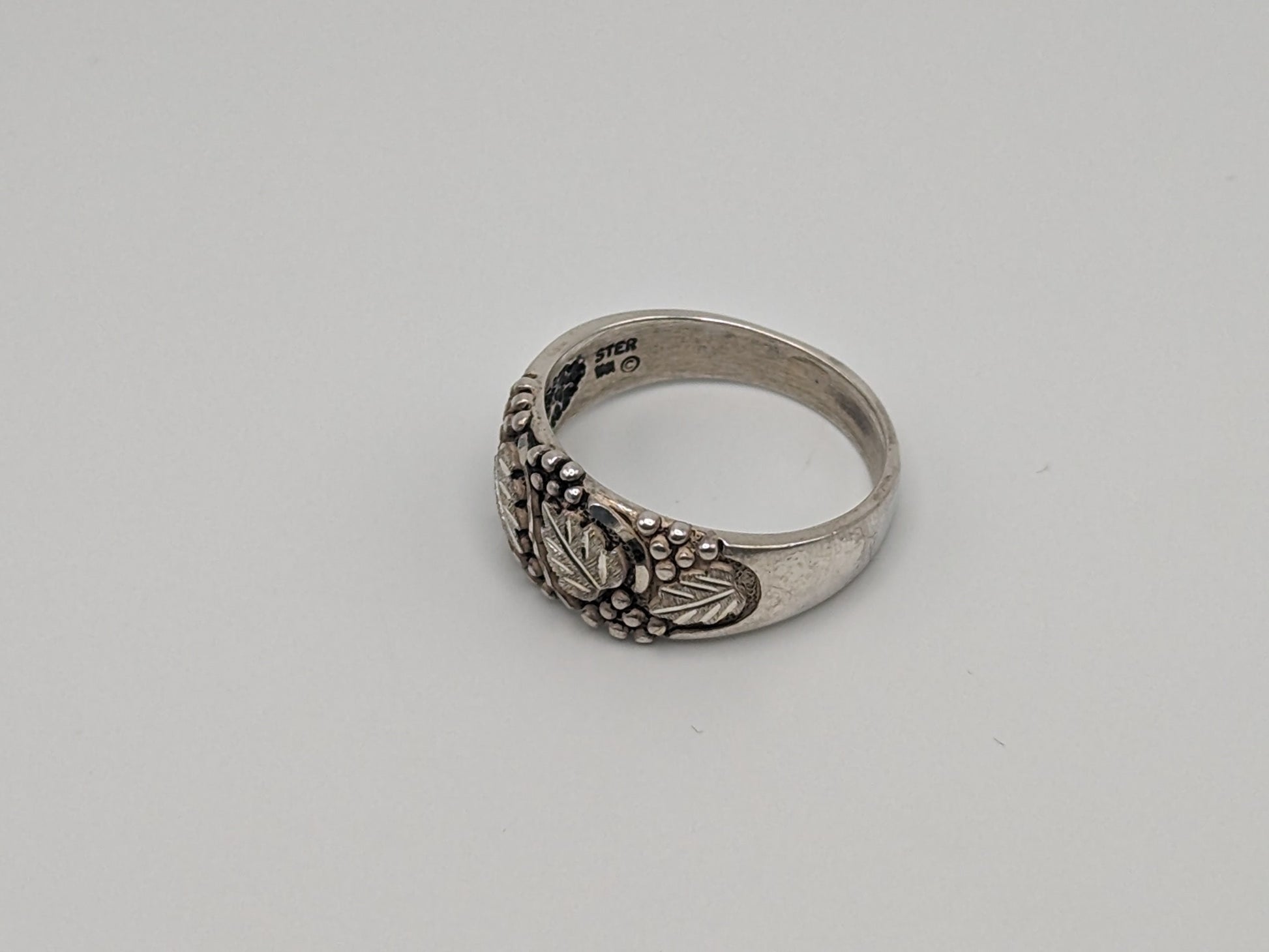Sterling Silver Leaf Black Hills Ring.Black Hills Leaf Sz 13 Ring. Sterling Silver Antique Leaf Ring. Silver Vine Leaf Signet Ring.